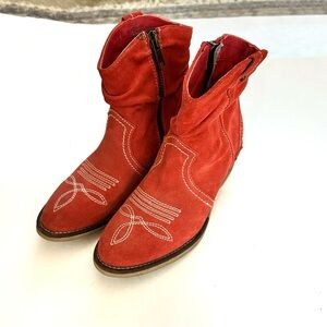 Sundance Etta Red Suede Western Ankle boots Size 38 Festival Cowgirl